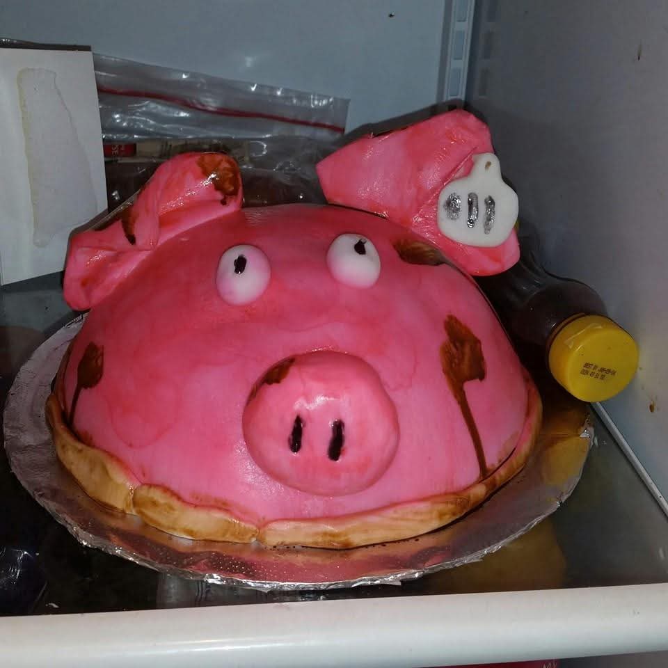 Custom 3D pig cake